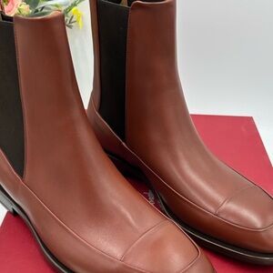 Men’s Ferragamo Genesio brown leather Chelsea boot . Size 10